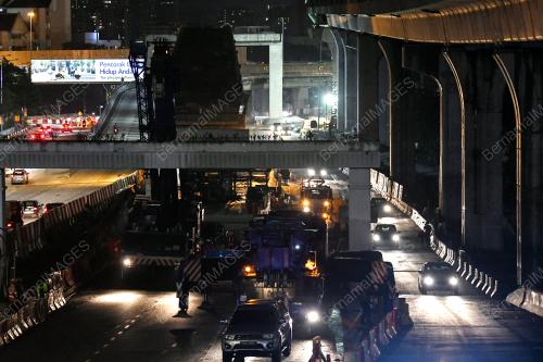 KERJA-KERJA PEROBOHAN JEMJABAT PEJALAN KAKI DI LEBUHRAYA BESRAYA