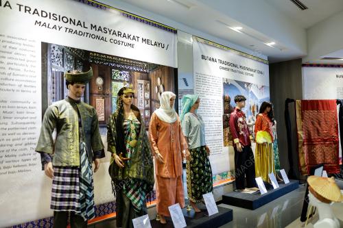 PAMERAN BUSANA