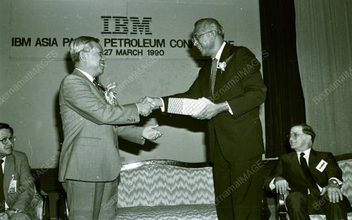 KL11_260390_IBM