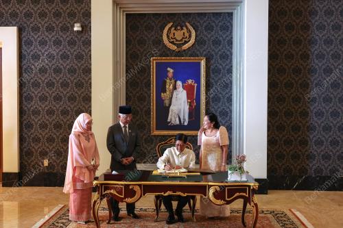 AL-SULTAN ABDULLAH RI'AYATUDDIN AL-MUSTAFA BILLAH SHAH