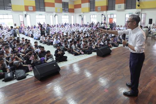 FAHMI FADZIL