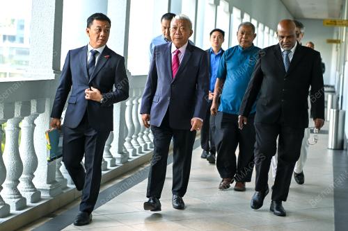 DATUK SERI BUNG MOKTAR RADIN