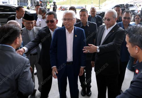 DATUK SERI ISMAIL SABRI YAAKOB