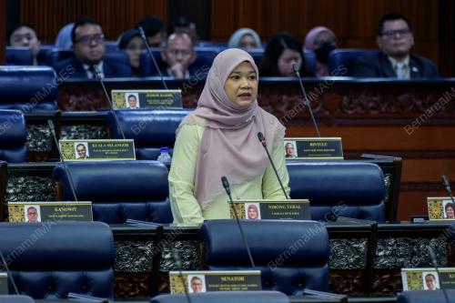 FADHLINA SIDEK