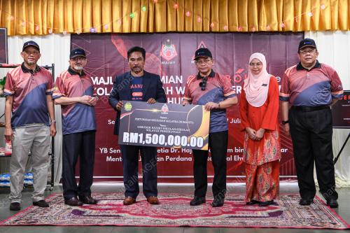 DATUK DR MOHD NAI'M MOKHTAR