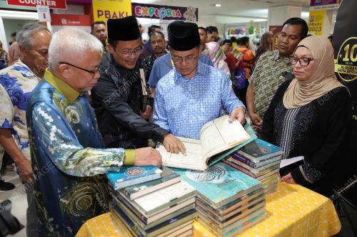 DATUK DR MOHD NA'IM MOKHTAR