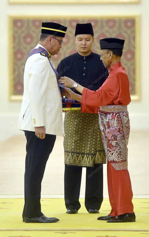 KL11_29092016_AGONG_PINGAT