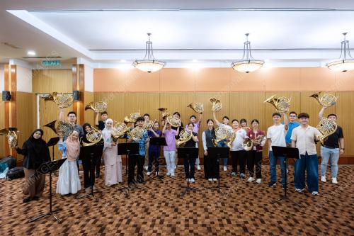 BENGKEL INSTRUMEN OBOE, FRENCH HORN DAN TRUMPET