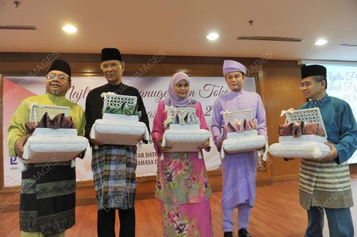 KL11_30112016_TOKOH_BAHASA