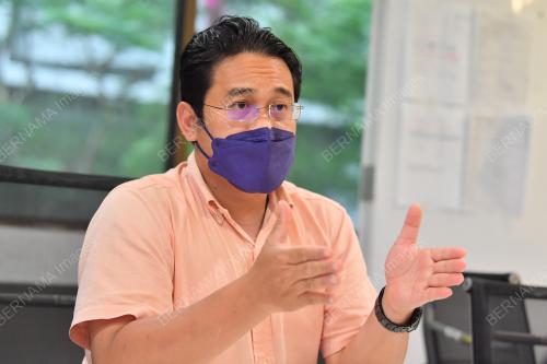 KHAMARRUL AZAHARI RAZAK
