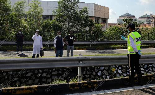 TINJAUAN SEKATAN JALAN RAYA PLAZA TOL