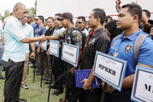 KL11_31072016_POLIS_MENEMBAK