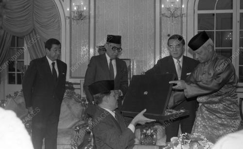 KL11_90583_NARASERU_MENGHADAP_AGONG_13012015