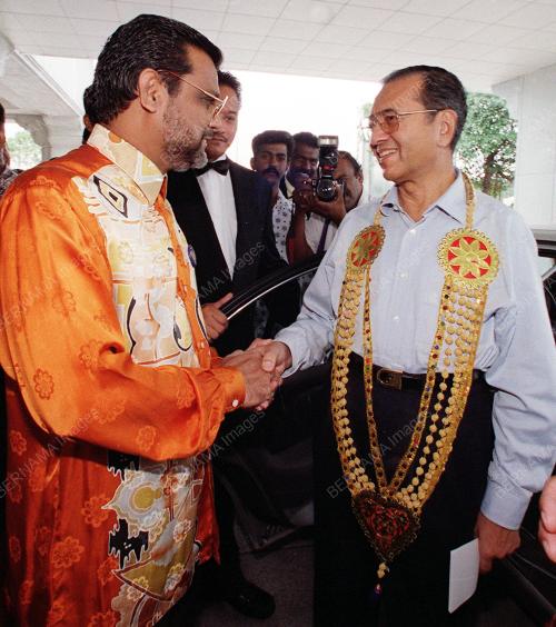 DR MAHATHIR MOHAMAD