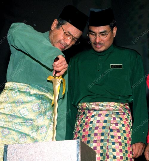 MAHATHIR