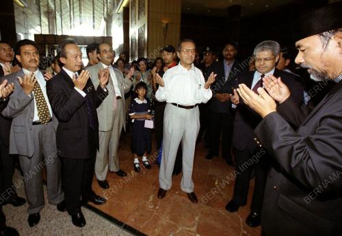MAHATHIR MOHAMAD
