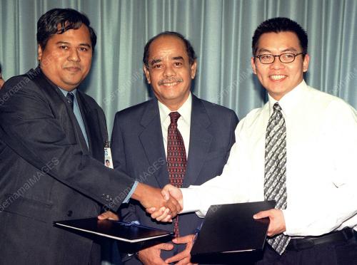 KL12-180200_MOU_BERNAMA-COS_07012016