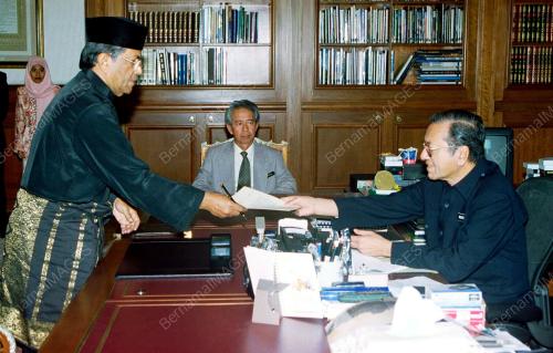 KL12-30_01_2001MAHATHIR_18012016