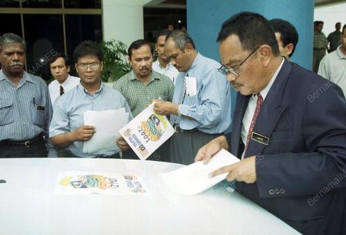 KL12-31_07_2001_POSTER_28012016