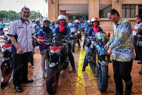 DATUK SERI DR DZULKEFLY AHMAD