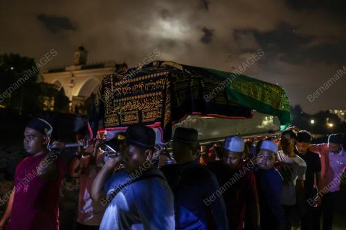 PENGEBUMIAN JENAZAH MANGSA TANAH RUNTUH