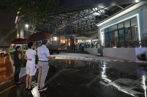 SILING DEPAN ANJUNG PUSAT BELI BELAH MEGAH RISE MALL RUNTUH