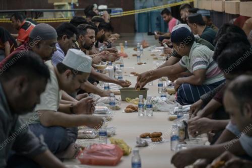 BERBUKA PUASA MASJID INDIA