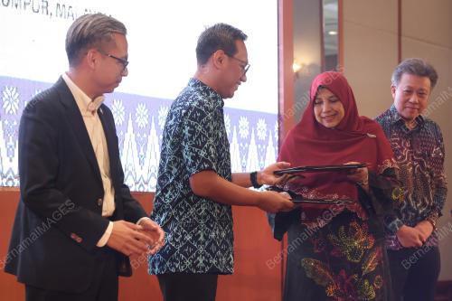 FAHMI FADZIL