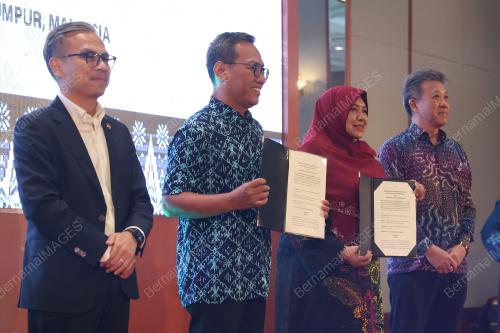 FAHMI FADZIL