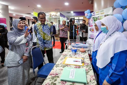 DATUK SERI DR DZULKEFLY AHMAD
