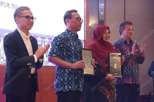 FAHMI FADZIL