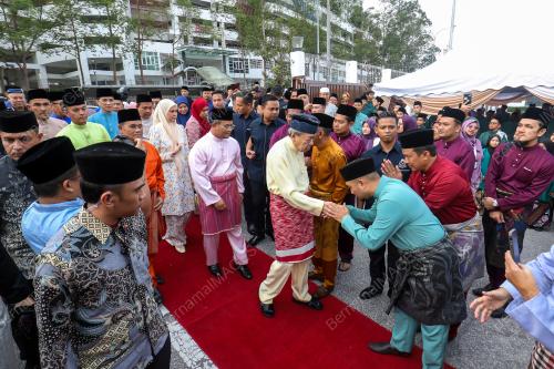 SULTAN SHARAFUDDIN IDRIS SHAH