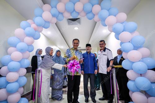 DATUK SERI DR DZULKEFLY AHMAD