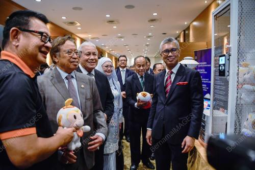 TAN SRI ABANG JOHARI TUN OPENG