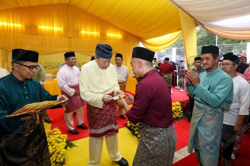 SULTAN SHARAFUDDIN IDRIS SHAH