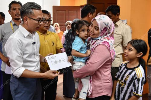 FAHMI FADZIL