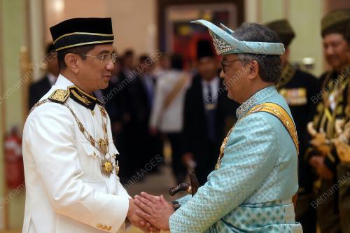 KL124_31012019_AGONG_BN201901289402