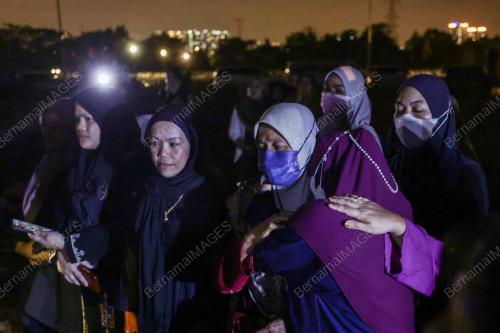 PENGEBUMIAN JENAZAH MANGSA TANAH RUNTUH