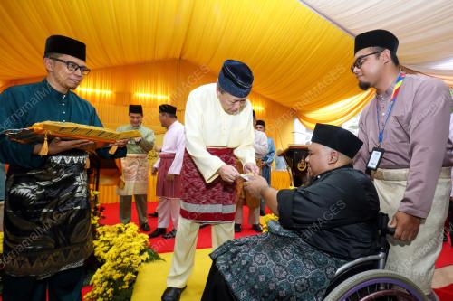 SULTAN SHARAFUDDIN IDRIS SHAH