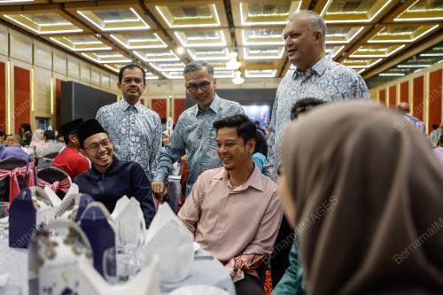 FAHMI FADZIL