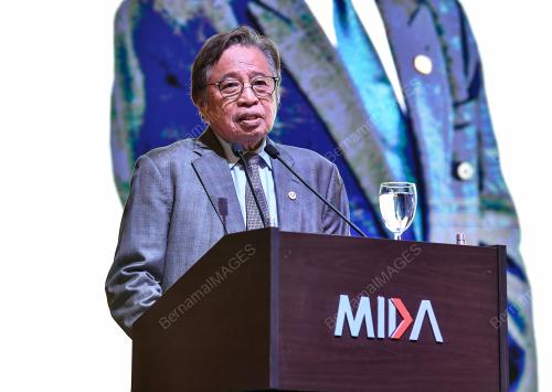 TAN SRI ABANG JOHARI TUN OPENG