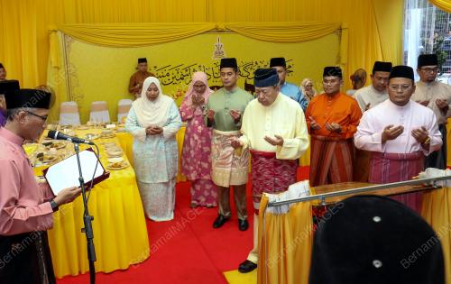 SULTAN SHARAFUDDIN IDRIS SHAH