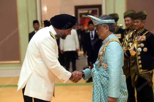 KL127_31012019_AGONG_BN201901289402