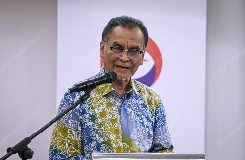 DATUK SERI DR DZULKEFLY AHMAD