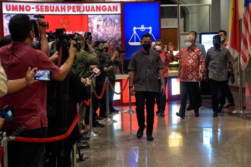 DATUK SERI ISMAIL SABRI YAAKOB