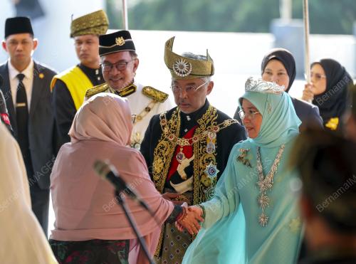 AL-SULTAN ABDULLAH RI'AYATUDDIN AL-MUSTAFA BILLAH SHAH