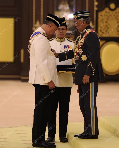 AL-SULTAN ABDULLAH RI'AYATUDDIN AL-MUSTAFA BILLAH SHAH