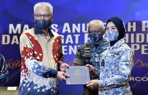 DATUK SERI ISMAIL SABRI YAAKOB