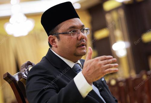 DATUK AZUAN EFFENDY ZAIRAKITHNAINI