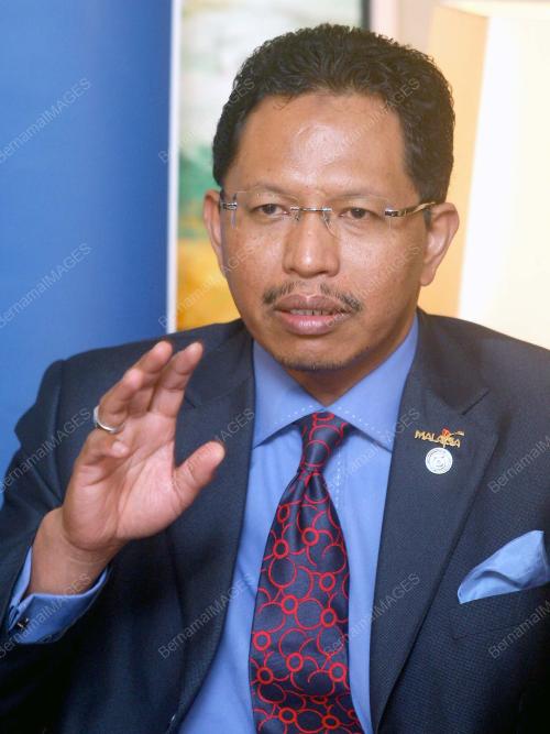 ZAINI UJANG
